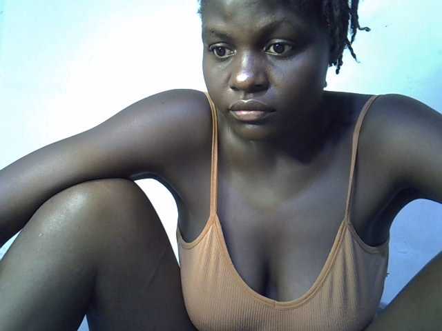 African-qeen1