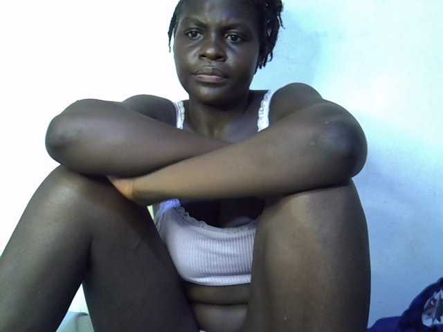 African-qeen1