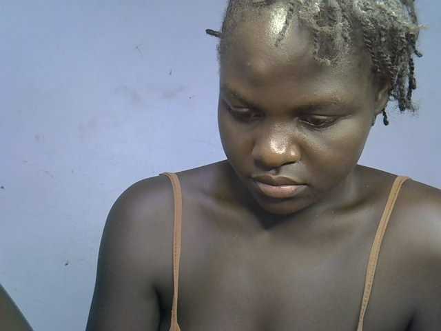 African-qeen1