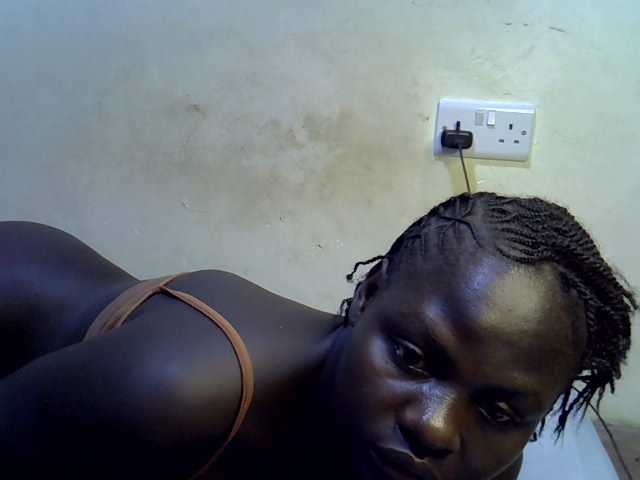 African-qeen1