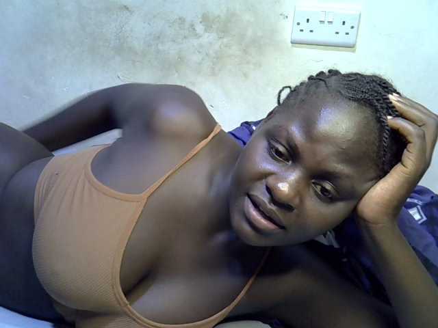 African-qeen1