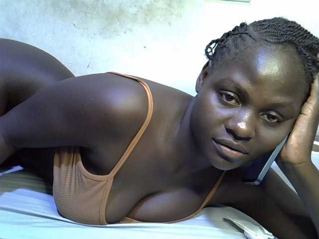 African-qeen1