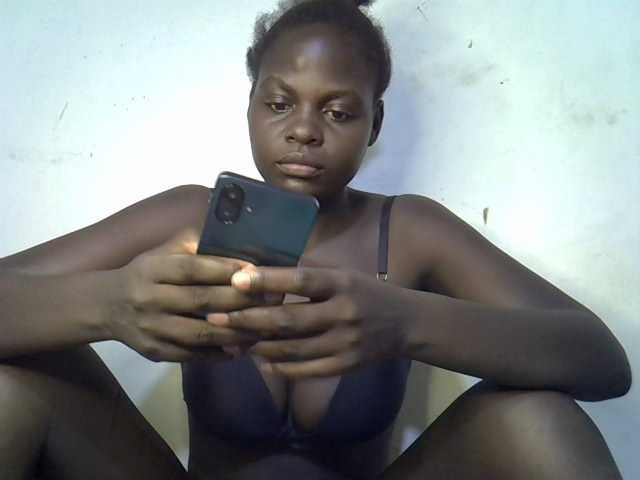 African-qeen1 live cam on BongaCams