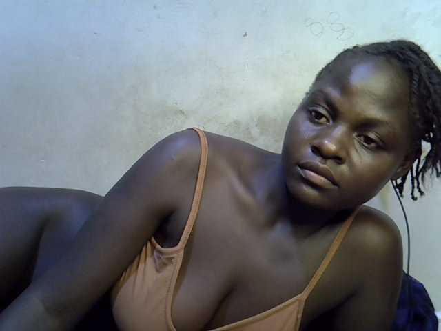 African-qeen1