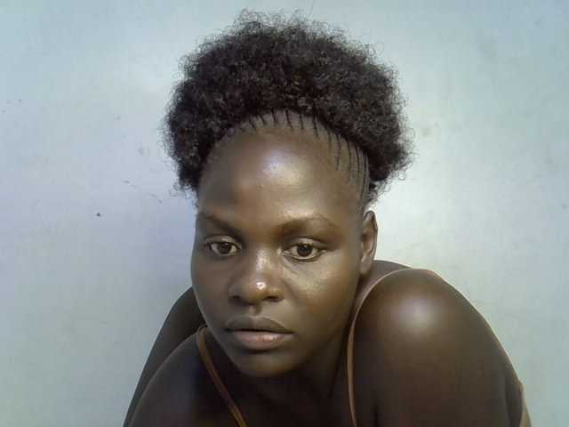 African-qeen1