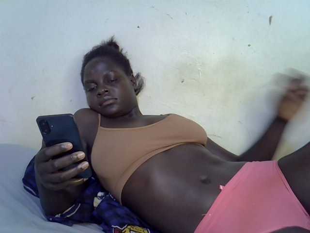 African-qeen1 live cam on BongaCams