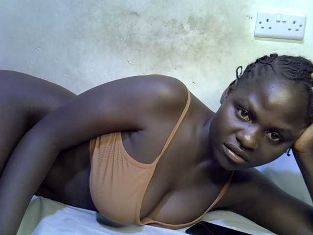 African-qeen1