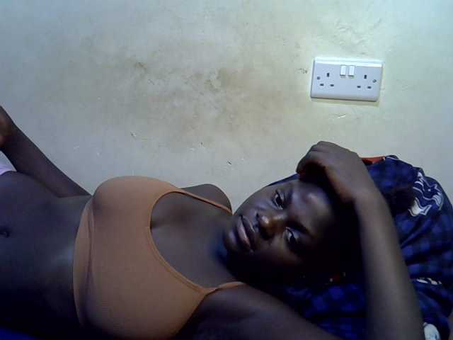 African-qeen1