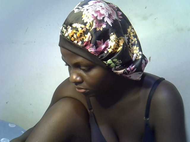 African-qeen1 live cam on BongaCams
