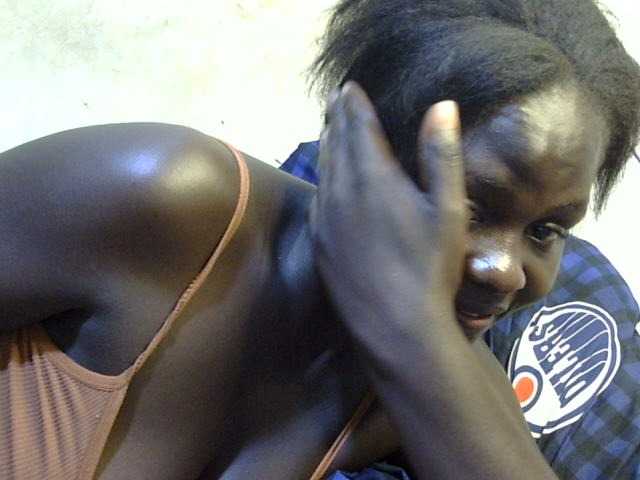African-qeen1