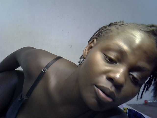 African-qeen1