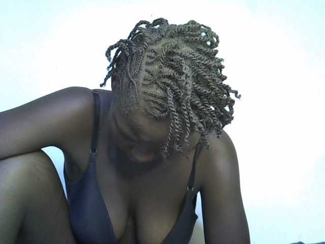 African-qeen1