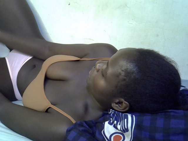 African-qeen1