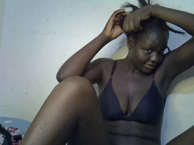 African-qeen1