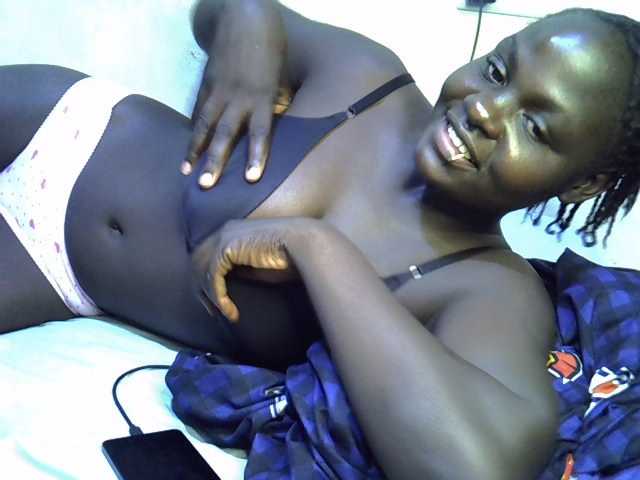 African-qeen1 live cam on BongaCams