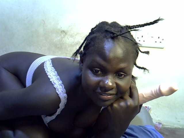 African-qeen1