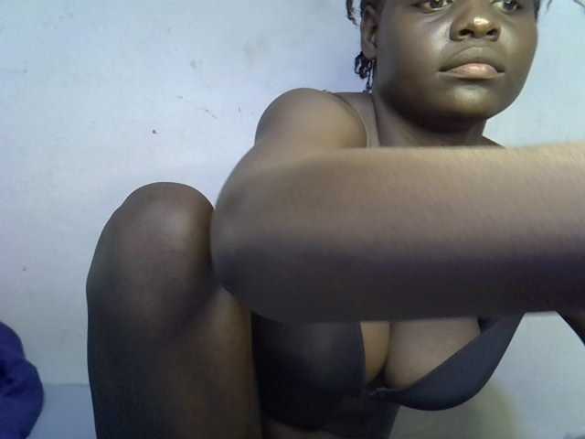 African-qeen1, en directo ahora en BongaCams