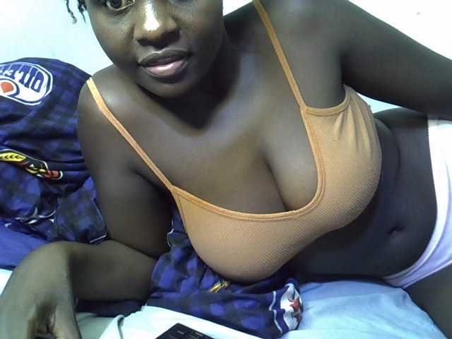 African-qeen1