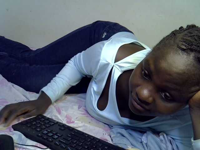 African-qeen1