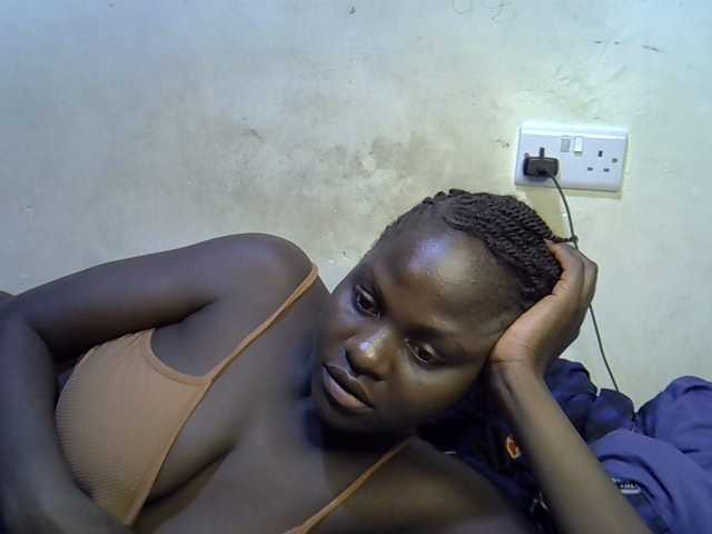 African-qeen1