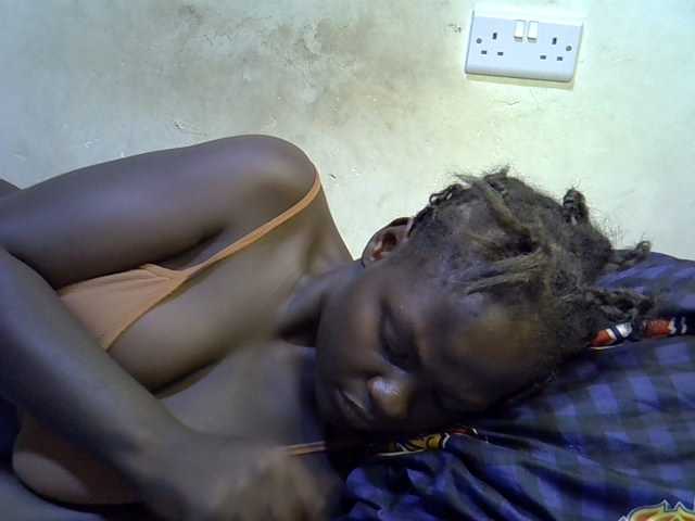 African-qeen1