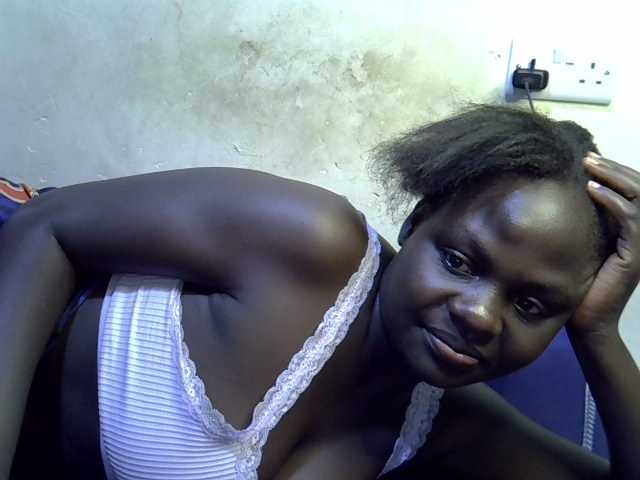African-qeen1