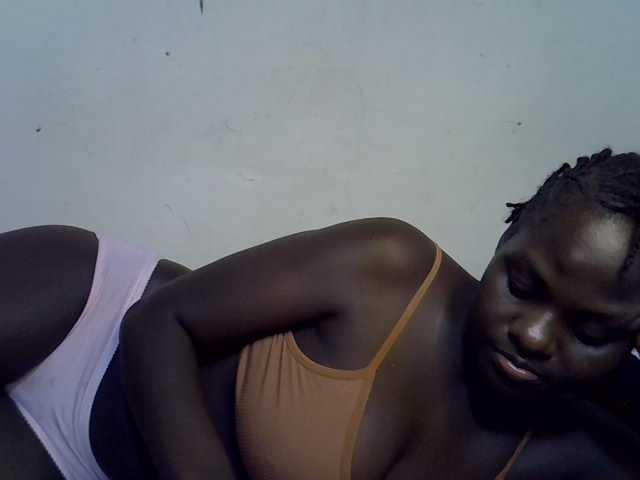 African-qeen1, en directo ahora en BongaCams