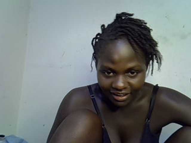 African-qeen1