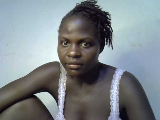 African-qeen1