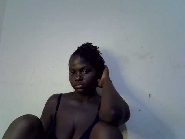 African-qeen1