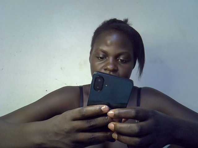 African-qeen1 live cam on BongaCams