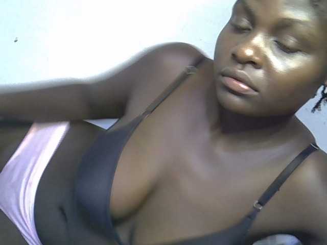 African-qeen1 live cam on BongaCams