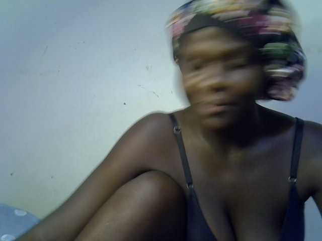 African-qeen1