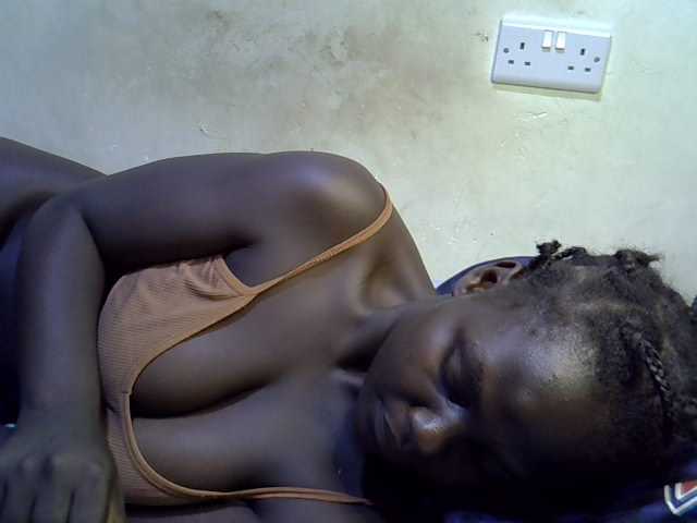 African-qeen1