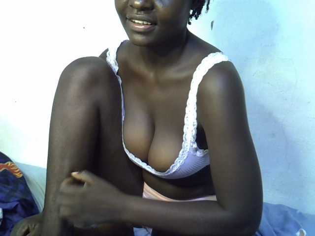 African-qeen1 live cam on BongaCams