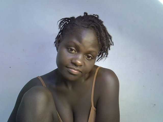 African-qeen1