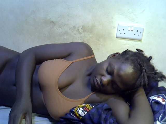 African-qeen1