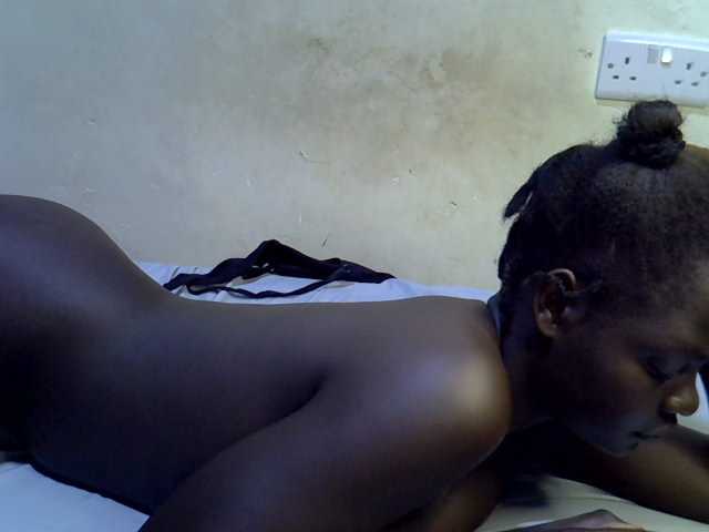 African-qeen1 live cam on BongaCams
