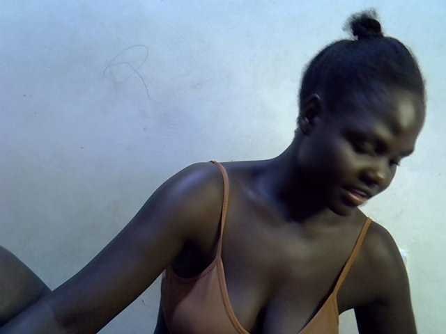 African-qeen1