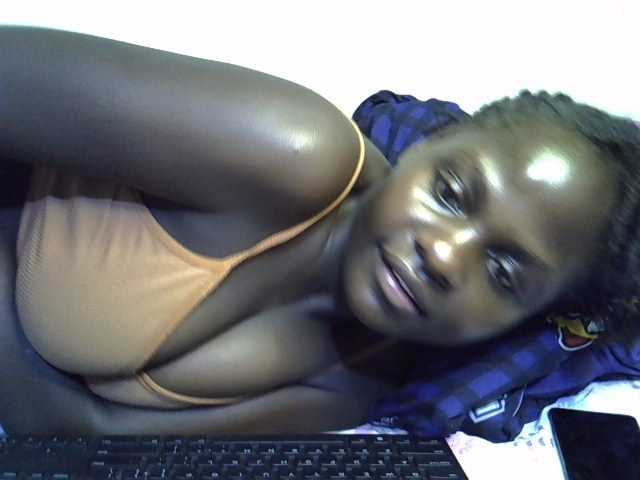 African-qeen1