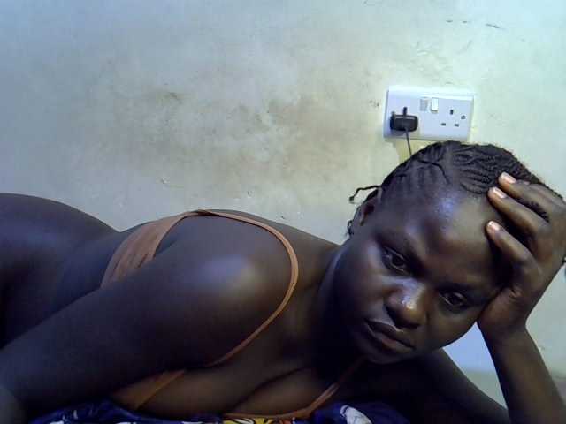 African-qeen1