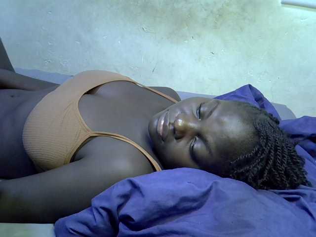 African-qeen1 live cam on BongaCams