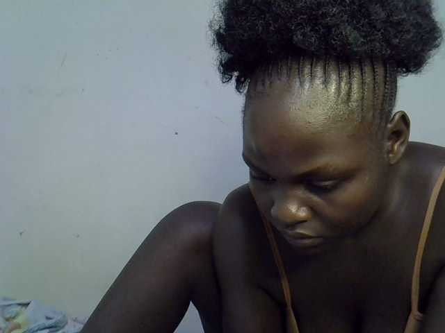 African-qeen1