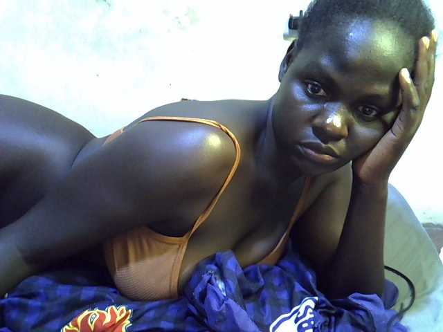 African-qeen1