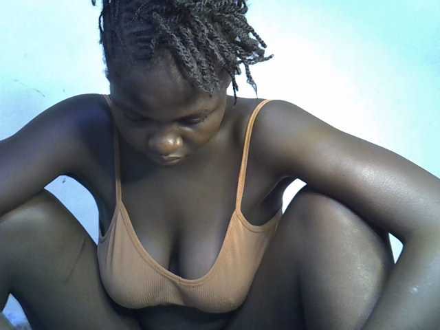 African-qeen1