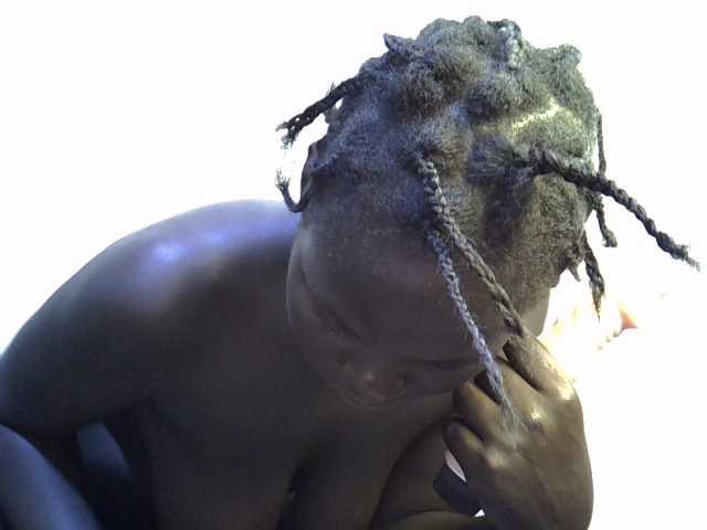 African-qeen1