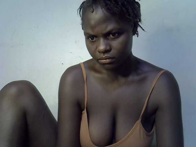 African-qeen1