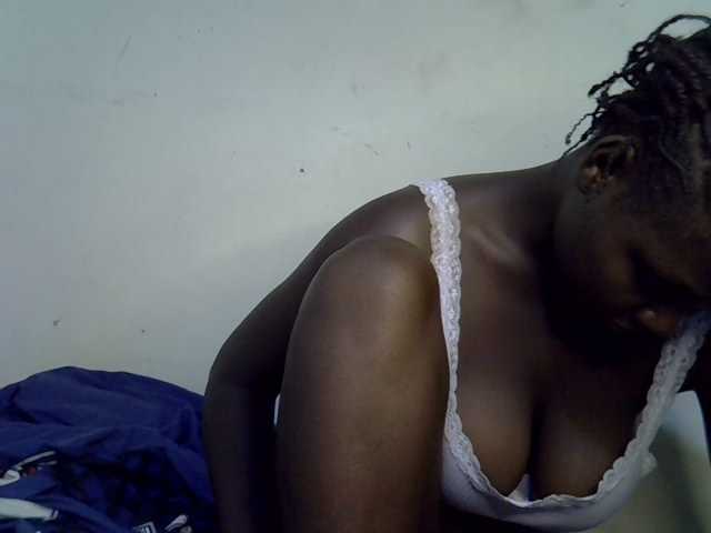 African-qeen1