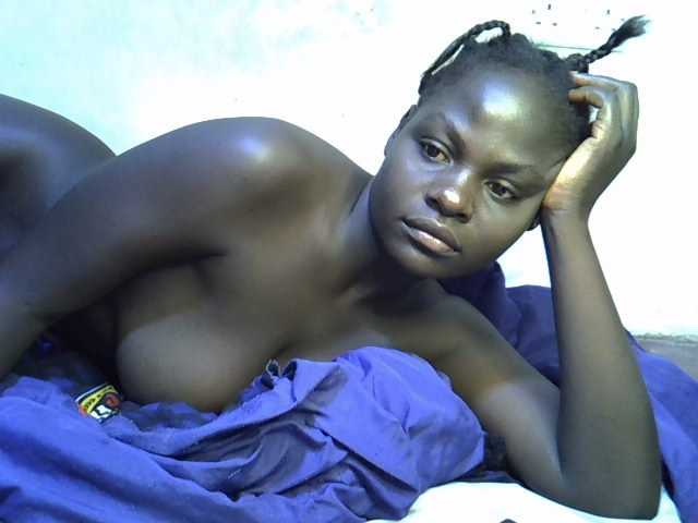 African-qeen1