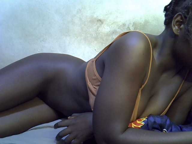 African-qeen1